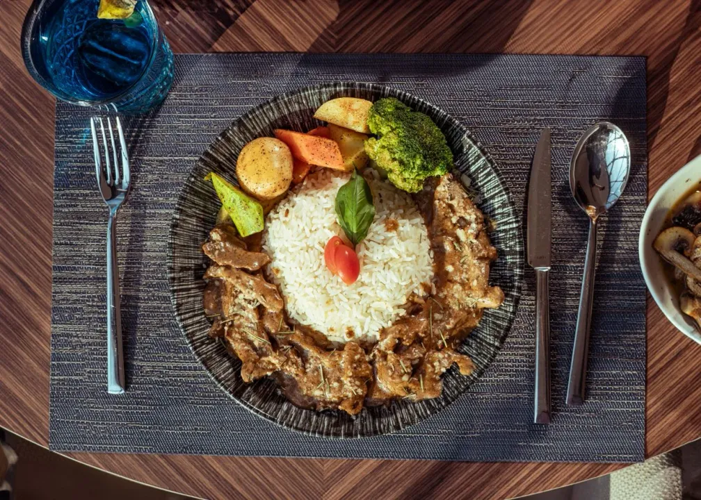 Come creare un menù sano per pranzo e cena: guida pratica